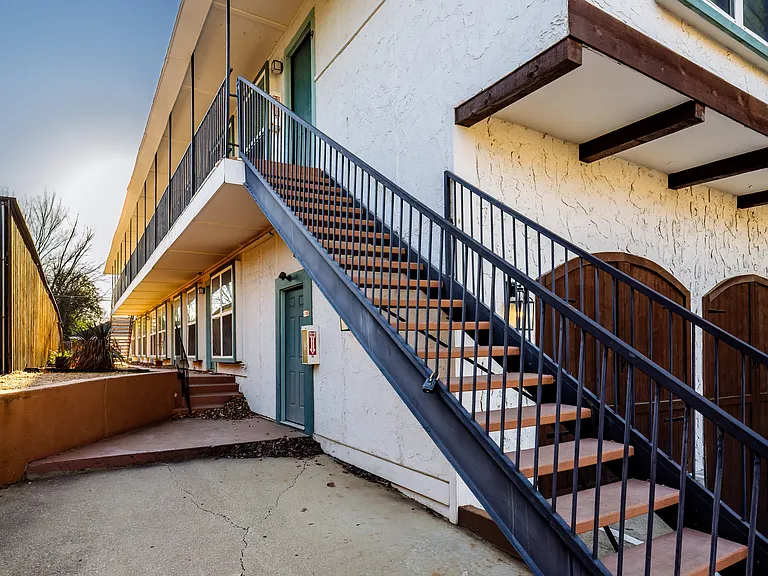 723 Glendale St — Photo 31