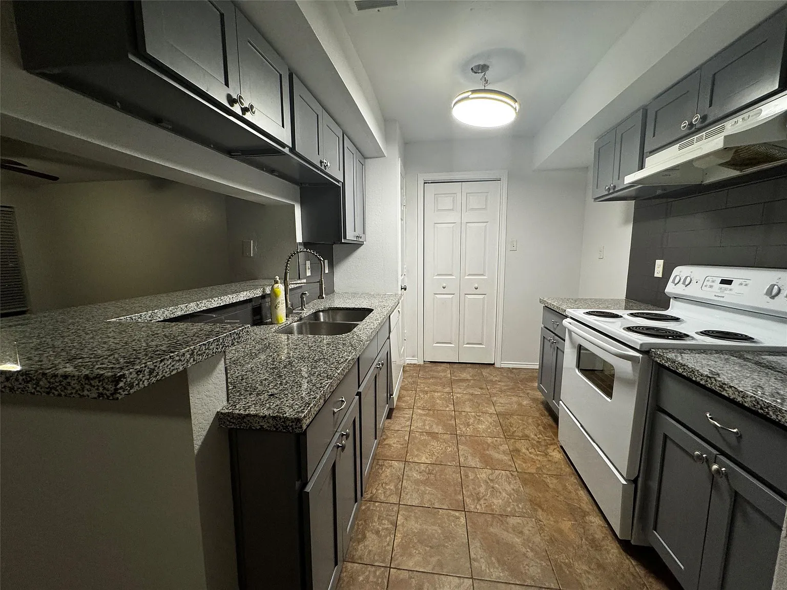 2 bed, 2.5 bath, 1272 sqft, $1,500 — Photo 2