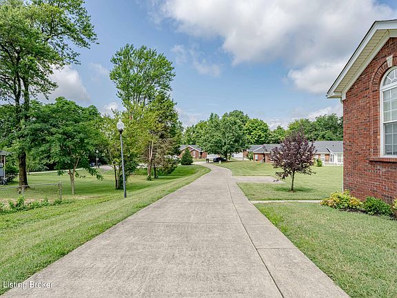 5th image of 6906 Janes Farm Dr