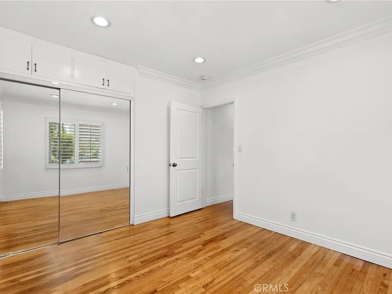 14625 Moorpark St — Photo 4