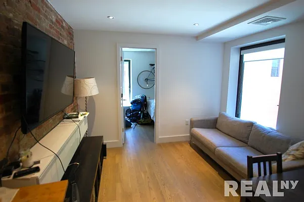 Rented by REAL New York | media 27