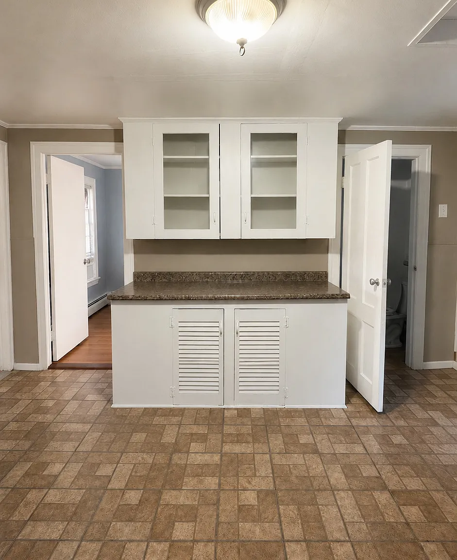 2 bed, 1.0 bath, 2391 sqft, $1,900 — Photo 3