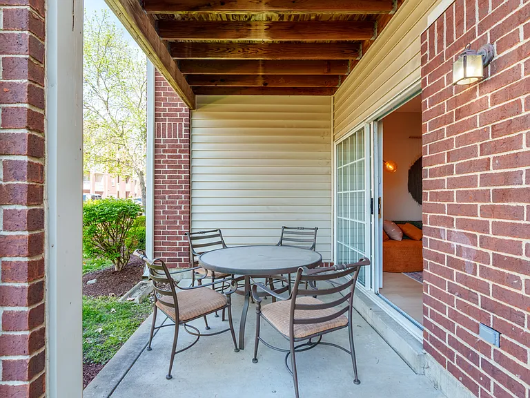Carriage Place at Lake Chesterfield — Photo 4