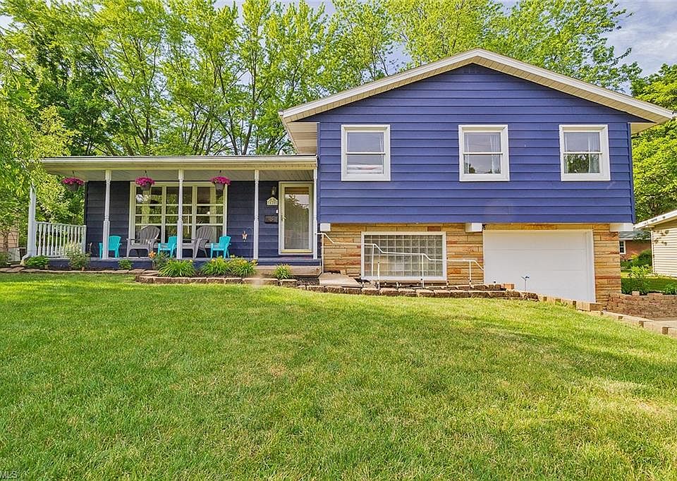 1st image of 425 Heather Ln