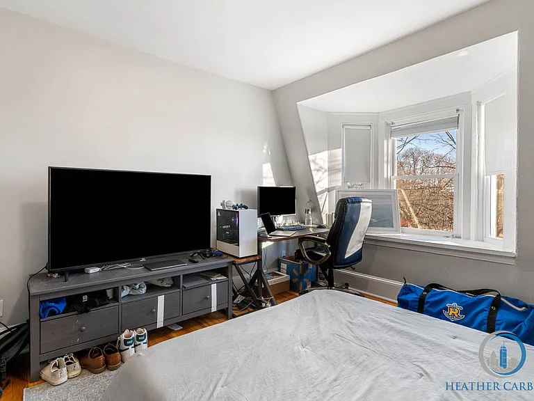 24 Thomas Park #2 — Photo 15