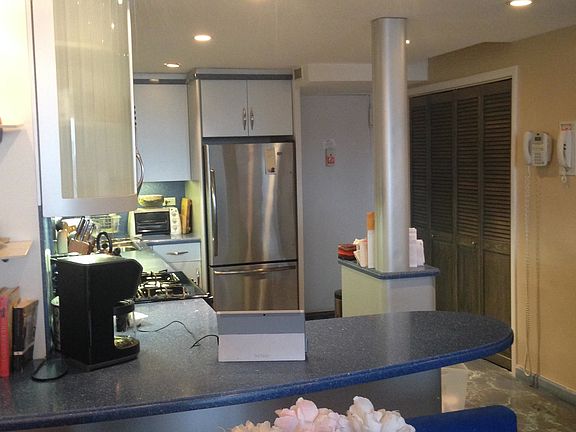 4th image of 61-20 Grand Central Pkwy