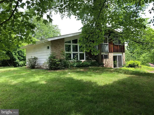 26 Camelot Dr, Plymouth Meeting, PA 19462