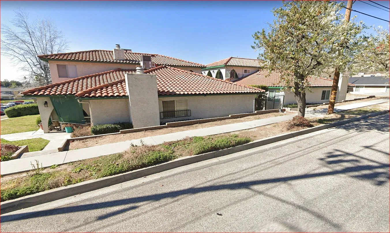 1394 Yucca Dr - C — Photo 1