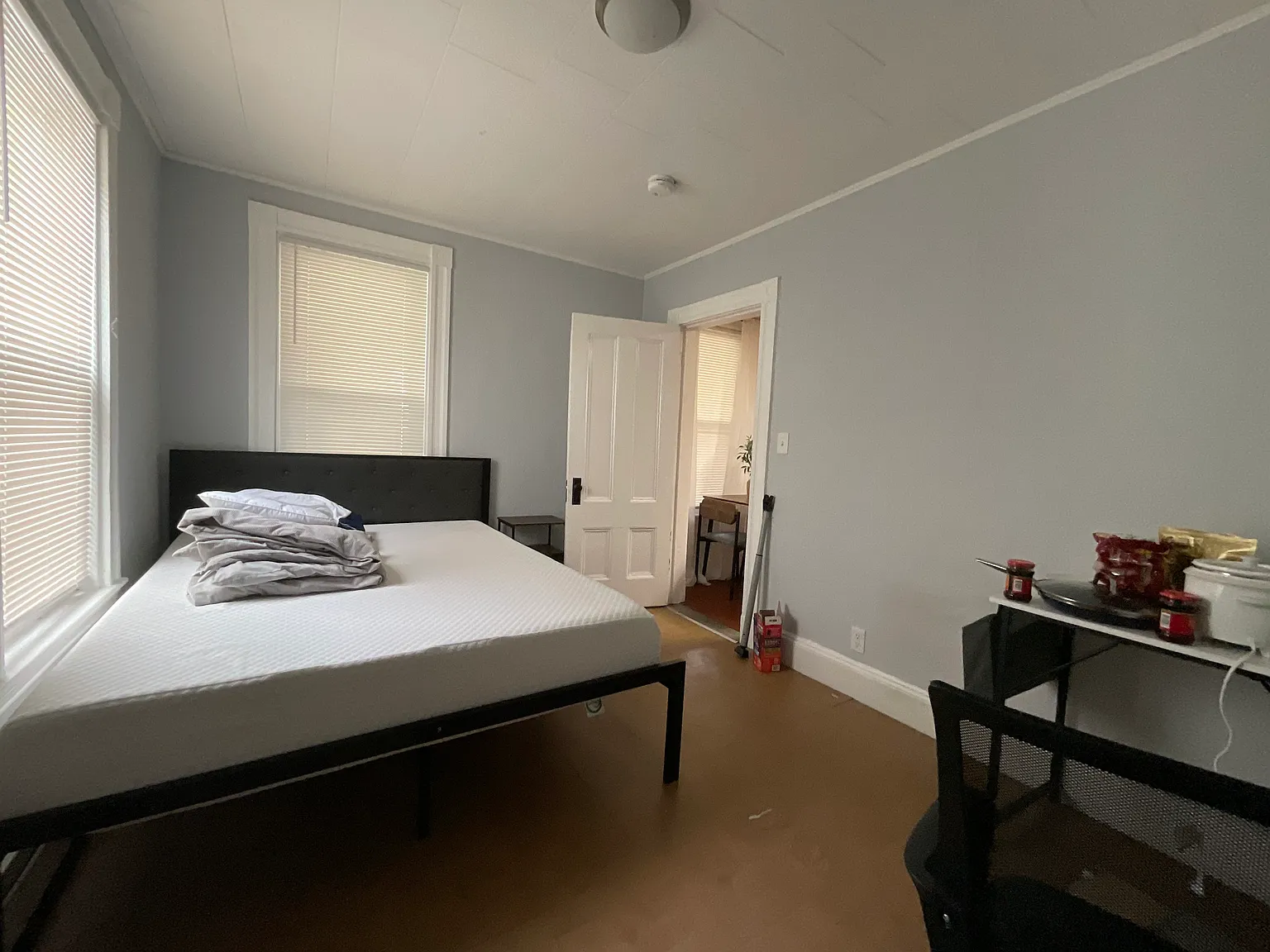 3 bed, 900 sqft, $3,295 — Photo 2