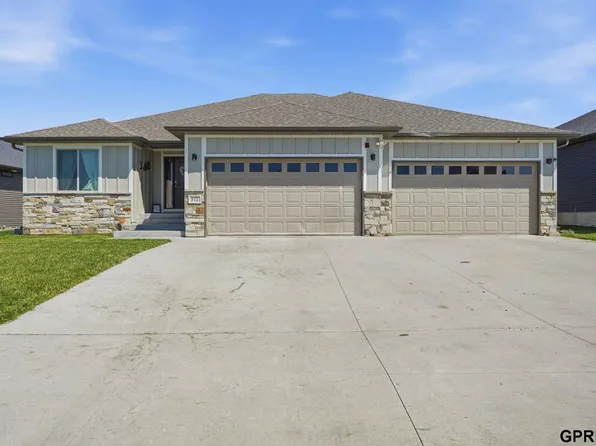 512 Waterside Way, Lincoln, NE 68527