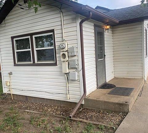 3rd image of 227 10th Ave E