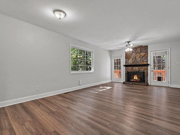 3rd image of 913 Hearthridge Ct APT A