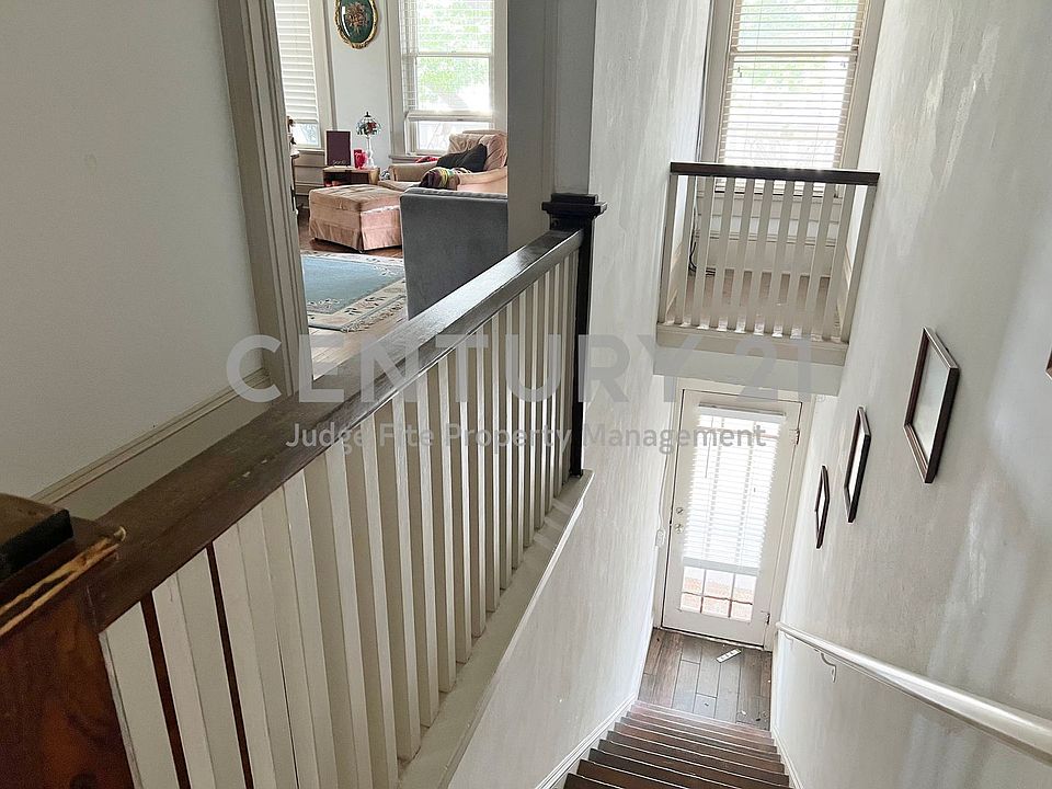 1st image of 420 W Franklin St APT 2