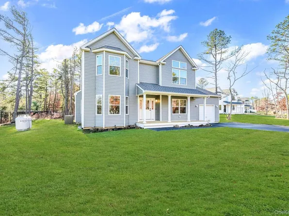 2 Mill Lane, Medford, NY 11763
