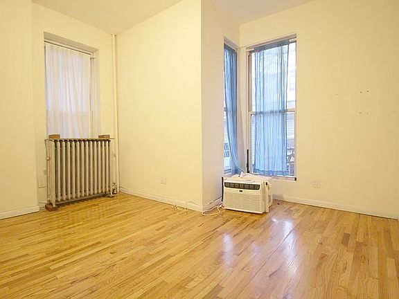 5th image of 493 Clinton Ave APT 2R