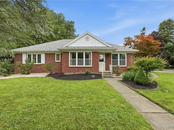 138 Woodshire St N, Getzville, NY 14068