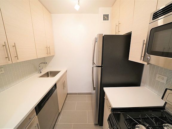 5th image of 444 E 82nd St APT 2K