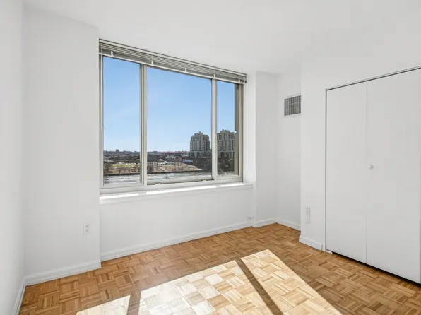 888 Main Street image 12 of 40