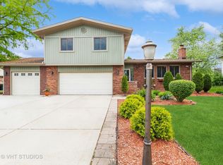 5246 Riverside Dr, Richton Park, IL 60471