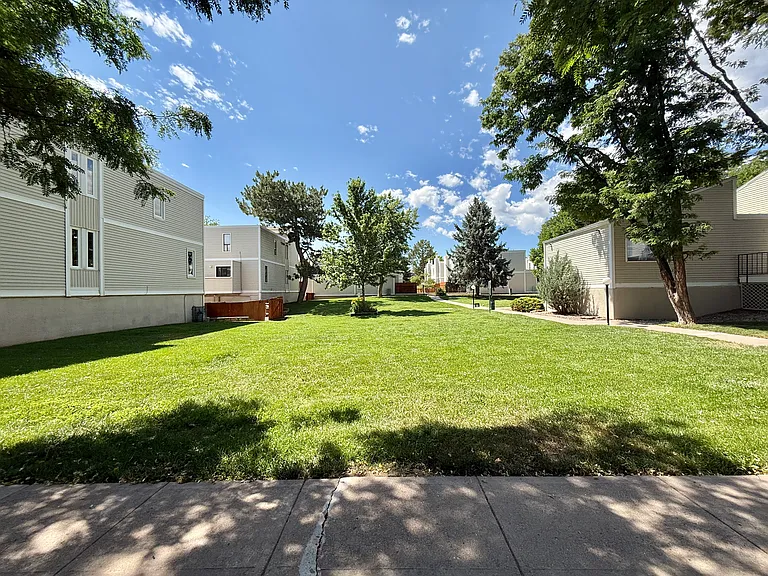 1050 S Monaco Pkwy #145 — Photo 27