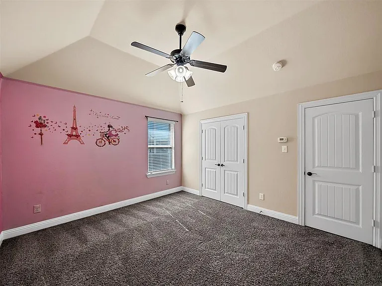604 Darby Ln — Photo 17