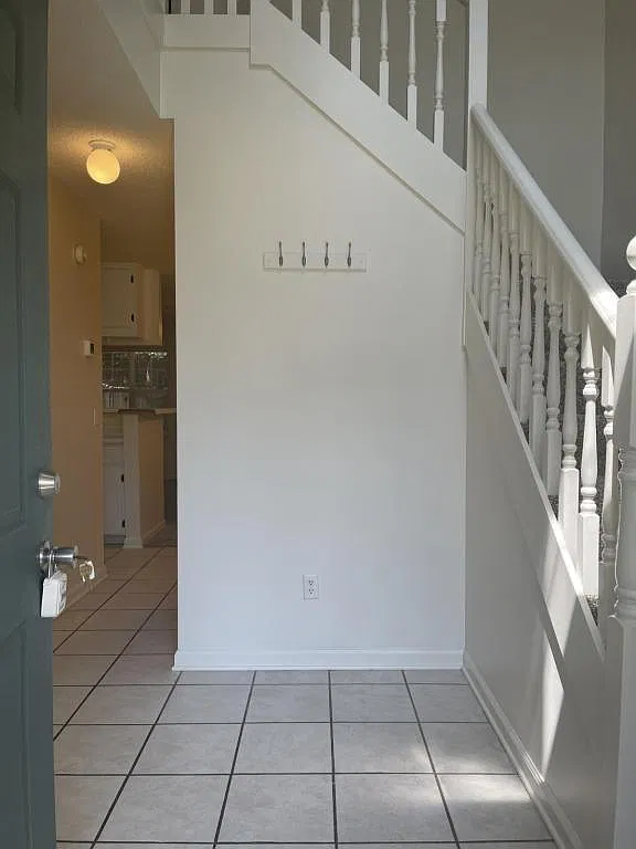 176 Commons Drive — Photo 2