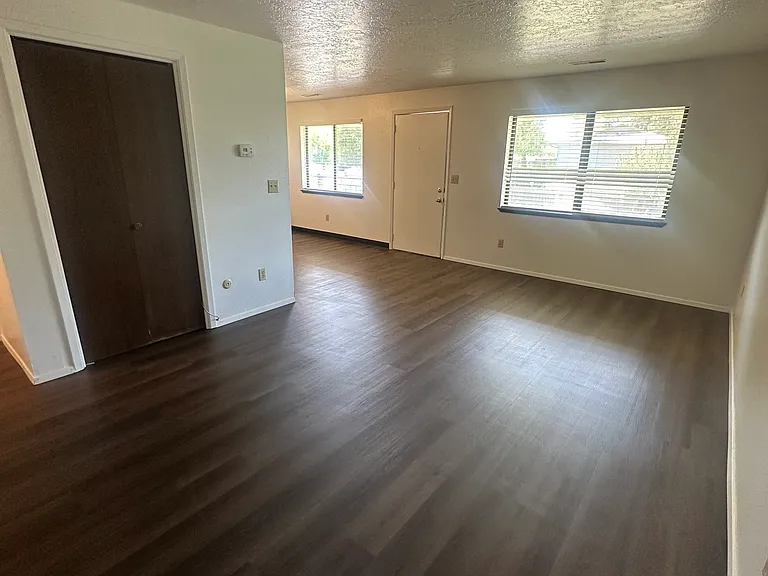300 N Pacific St #1 — Photo 8