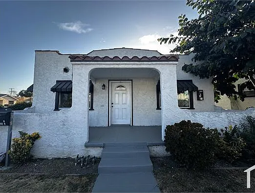 1223 W 64th St