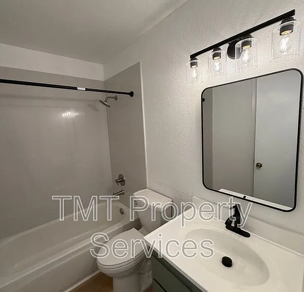 8583 Fairlawn Ct — Photo 8
