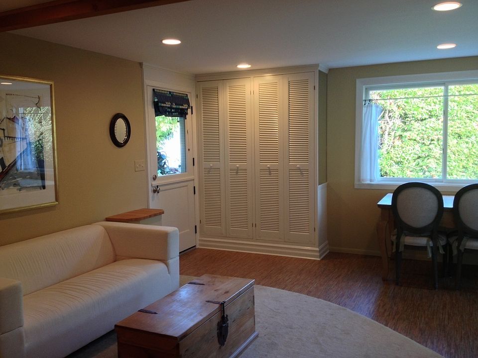 Livingroom with view of Lake WA