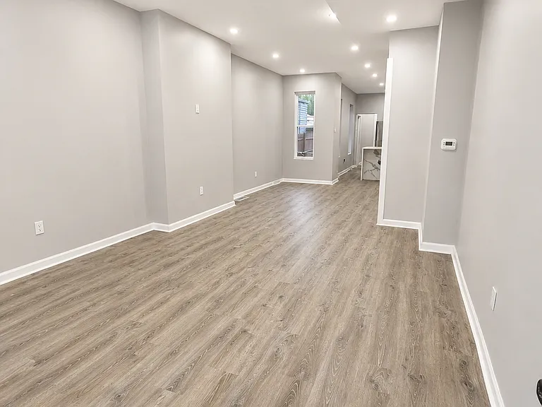 141 Peach St — Photo 2