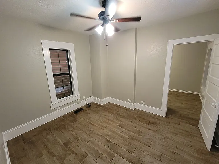 820 Broadway St — Photo 7