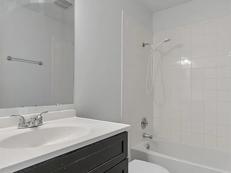 8703 Pineridge Dr #B — Photo 14