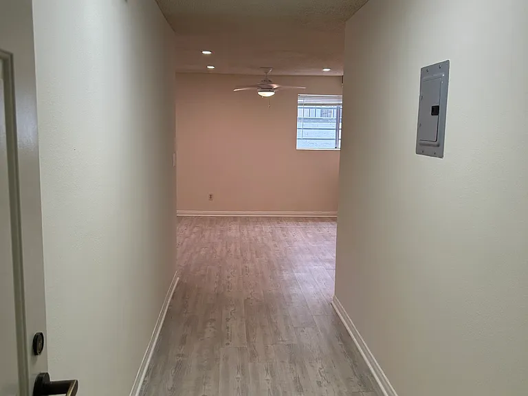 1924 Pelham Ave #101 — Photo 3
