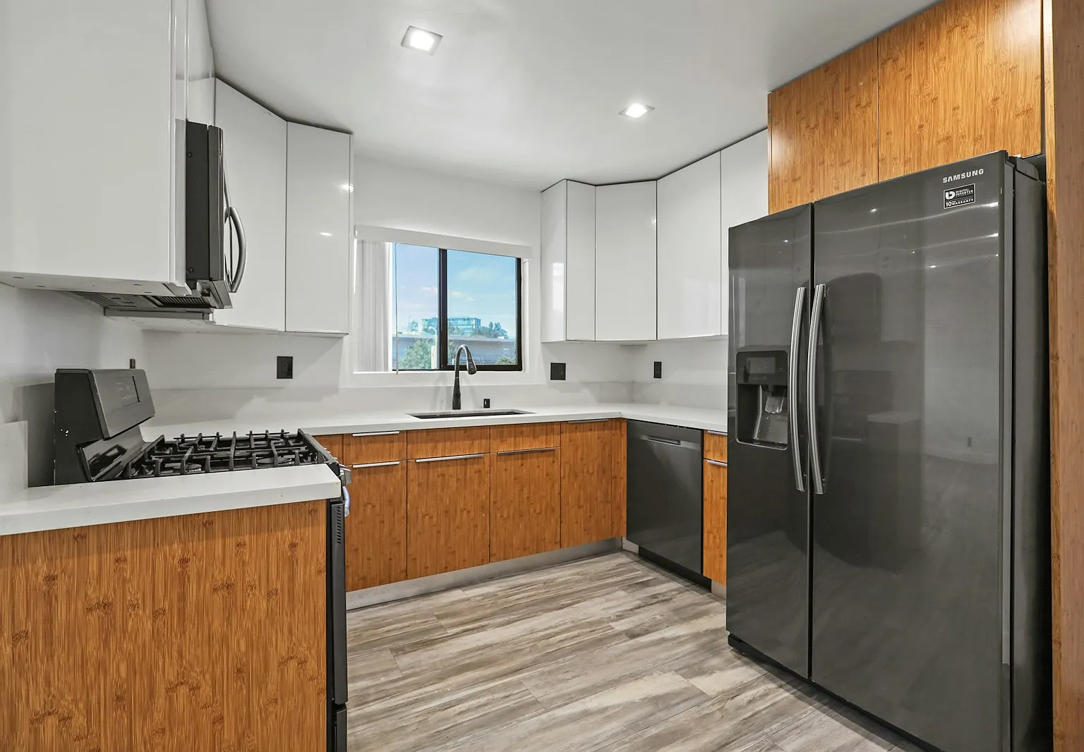 830 Bartlett St — Photo 1