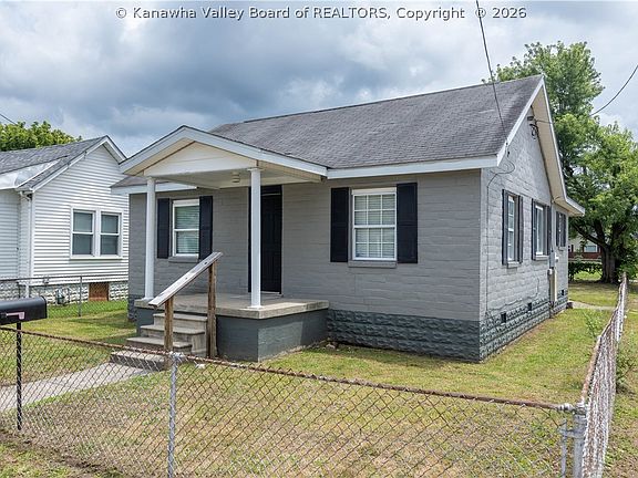 4th image of 300 32nd St W