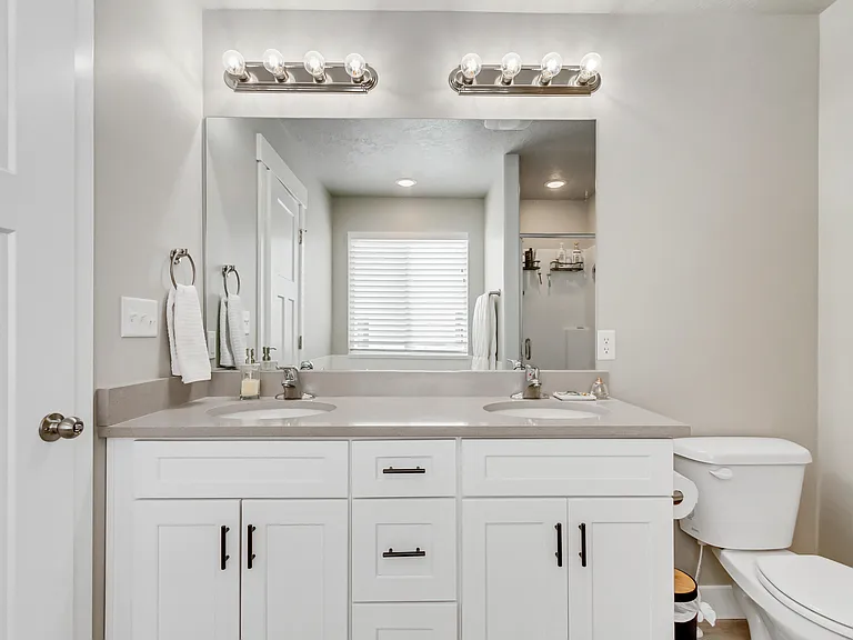 2299 E Woodbury Ln — Photo 13