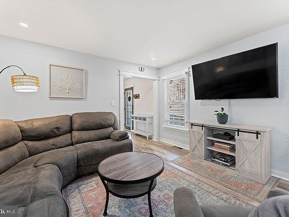 5th image of 148 Oakwood Dr