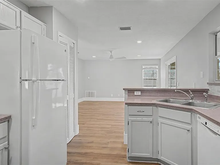 11462 Commercial St — Photo 14