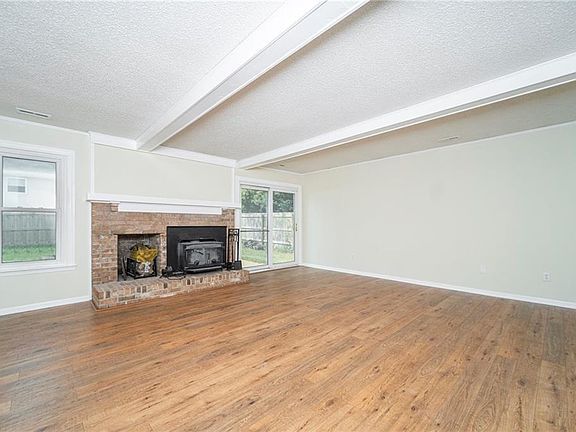 5th image of 676 Pinebrook Dr