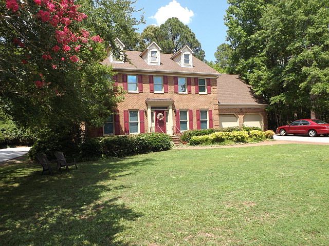 1st image of 104 Spruce Ct