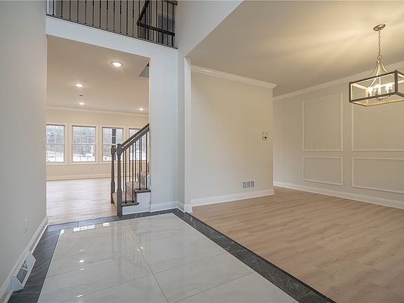4th image of 103 Harrowgate Ln