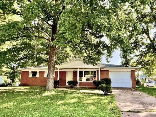 700 Saint Mary Dr, Belleville, IL 62226