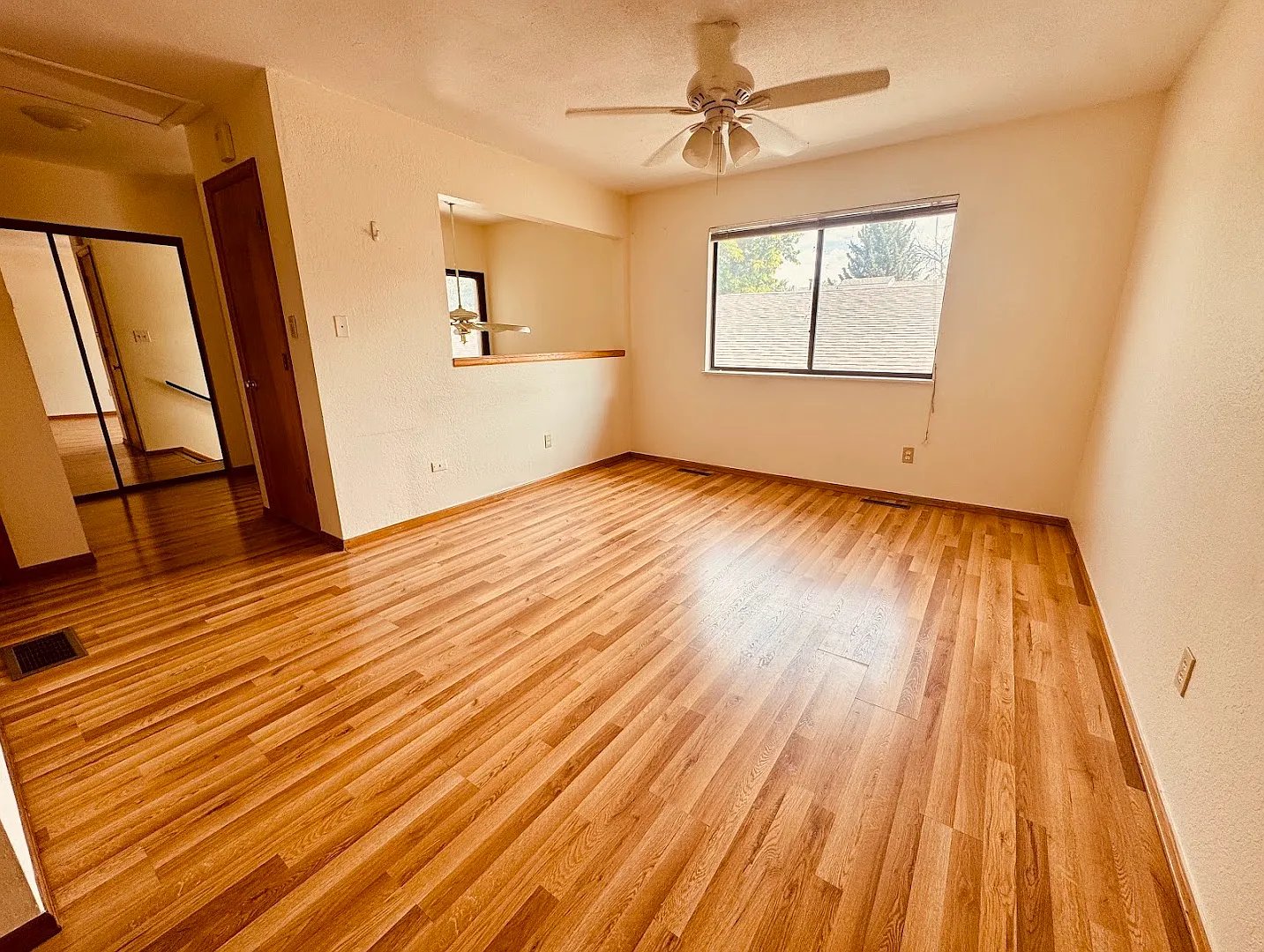3 bed, 1200 sqft, $2,600 — Photo 4