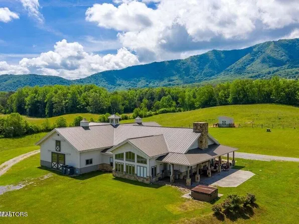 725 Dry Valley Rd, Townsend, TN 37882