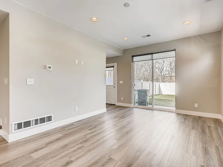 863 N Winona Ct — Photo 6