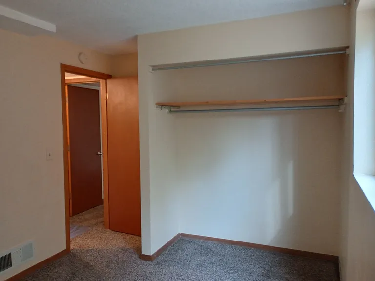 295 Hoyt Ave E #2LOWER — Photo 6