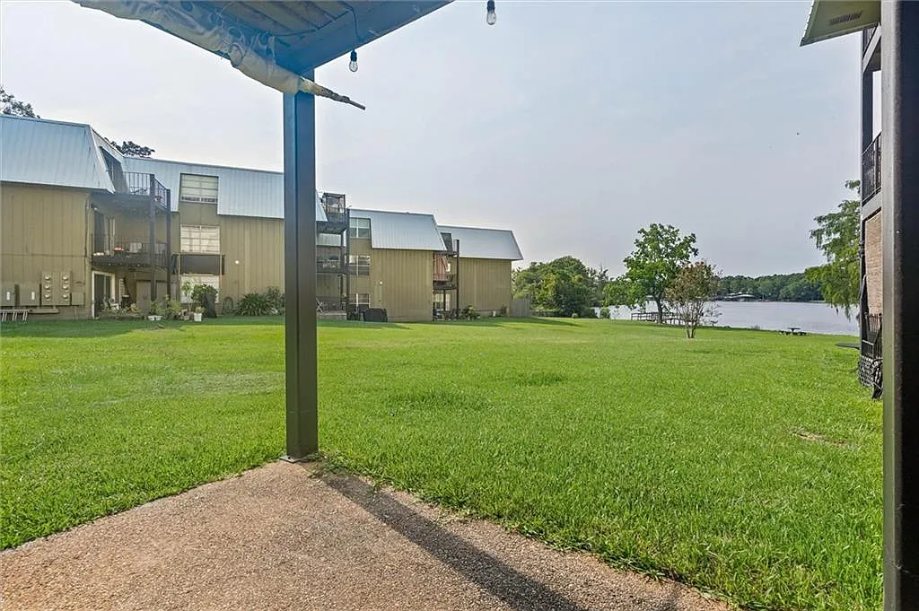 2 bed, 2.0 bath, $1,400 — Photo 1