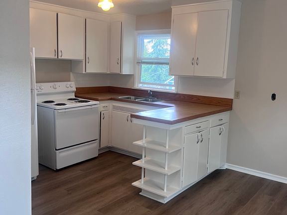 2nd image of 4222 SW Walker St #3