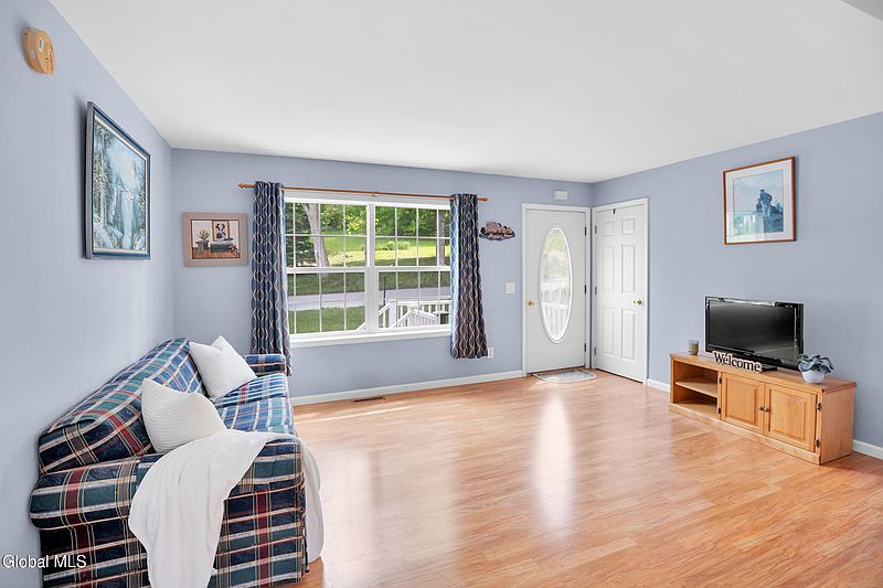 3rd image of 31 Oak Street